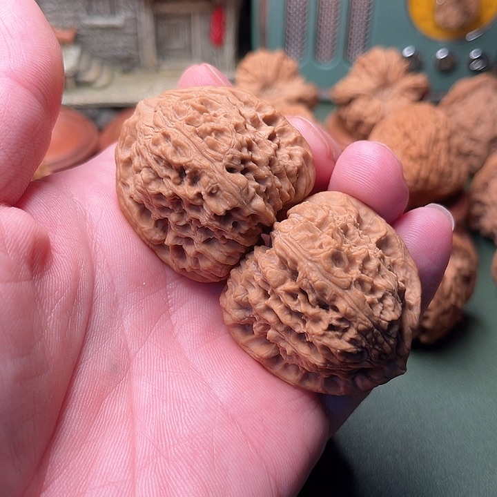 文玩核桃把件三角南将石