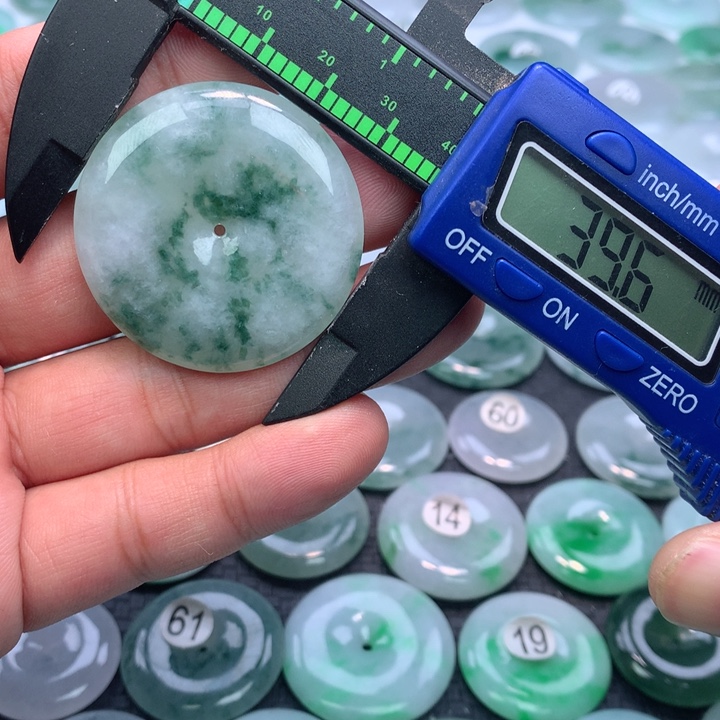 翡翠颈饰未镶嵌缅甸天然A货翡翠