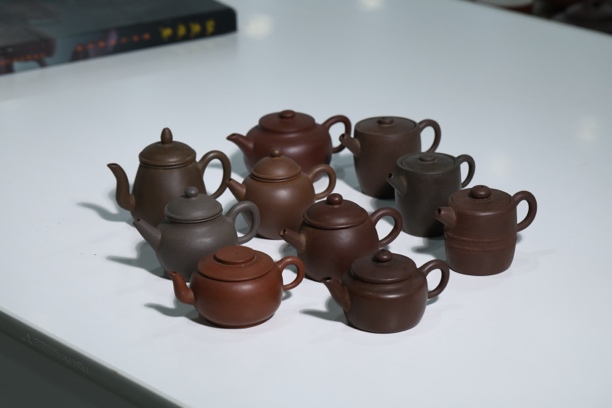 民 清 紫砂销日巨轮珠壶合集