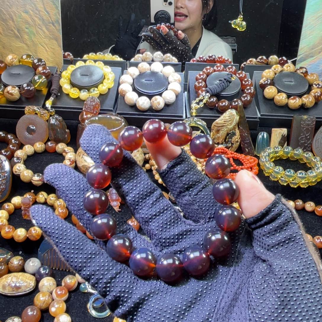 琥珀手链未镶嵌张****?