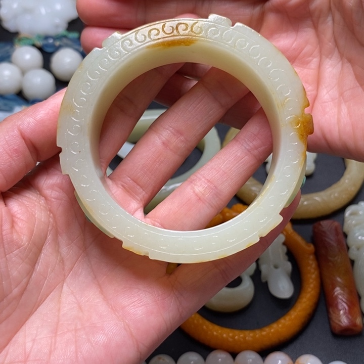 产****和田玉手镯未镶嵌