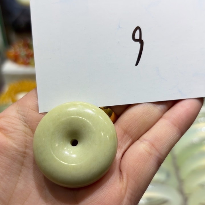 未镶嵌岫玉手镯天然