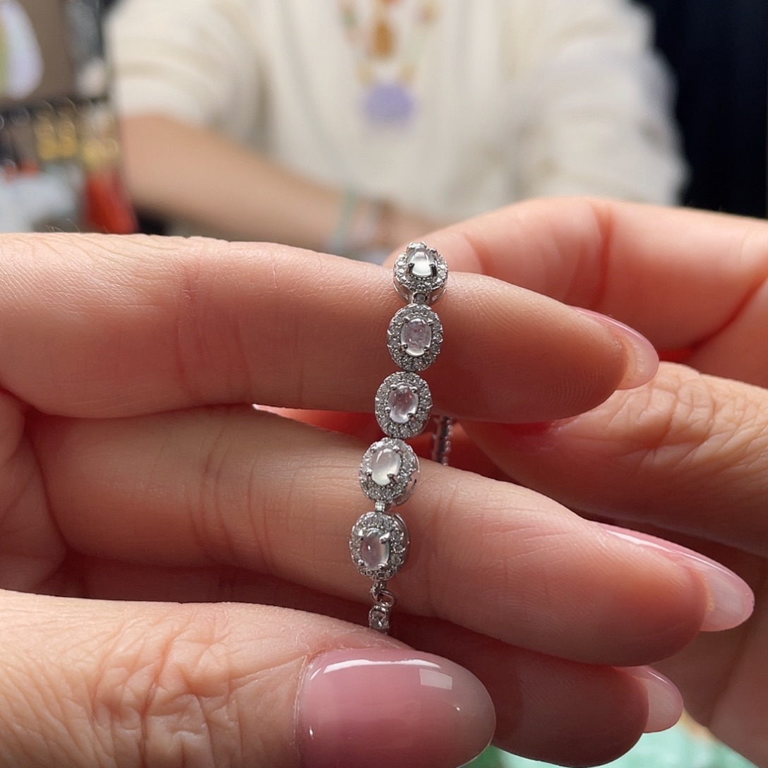 翡翠未镶嵌手链待编织