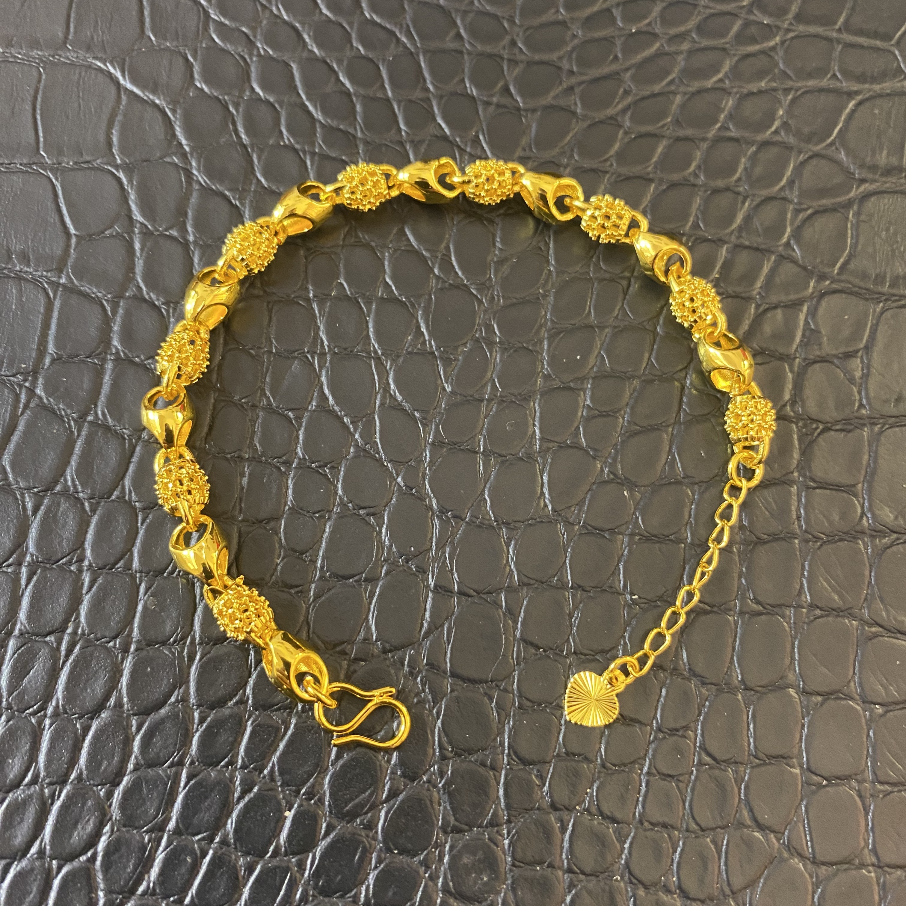 合金手链 时尚女款精品百搭玲珑手链