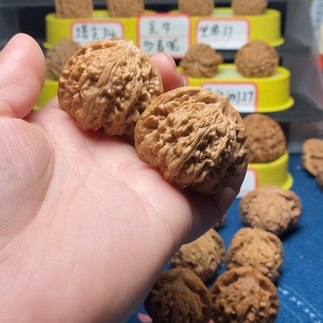 文玩核桃吊坠桃心虎头