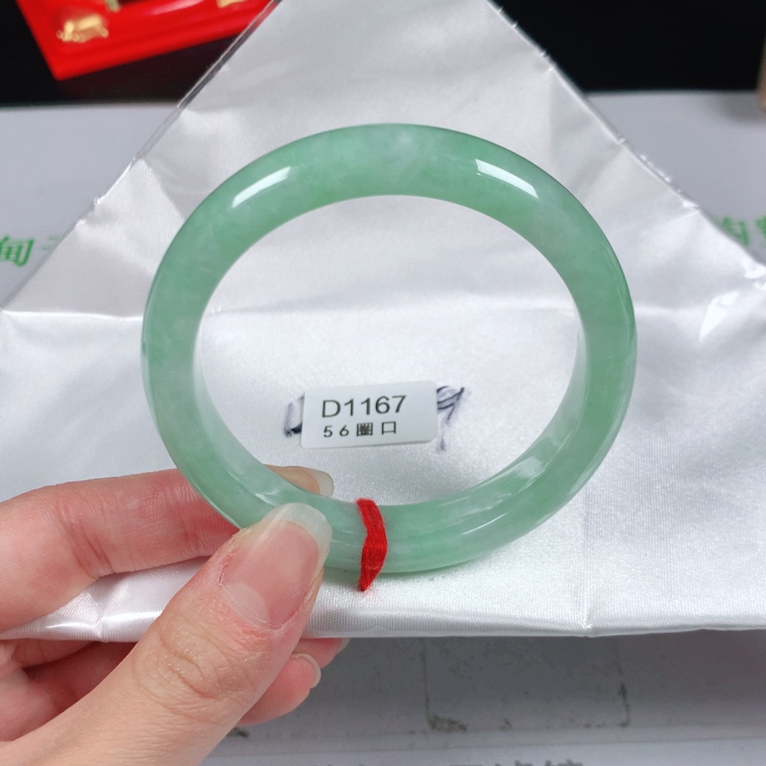 翡翠手镯未镶嵌56圈