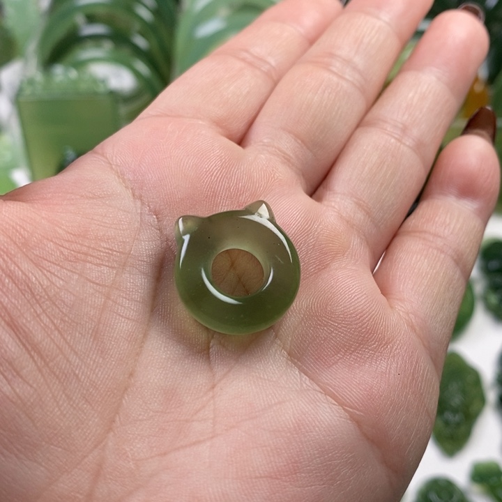 未镶嵌蛇纹石玉颈饰