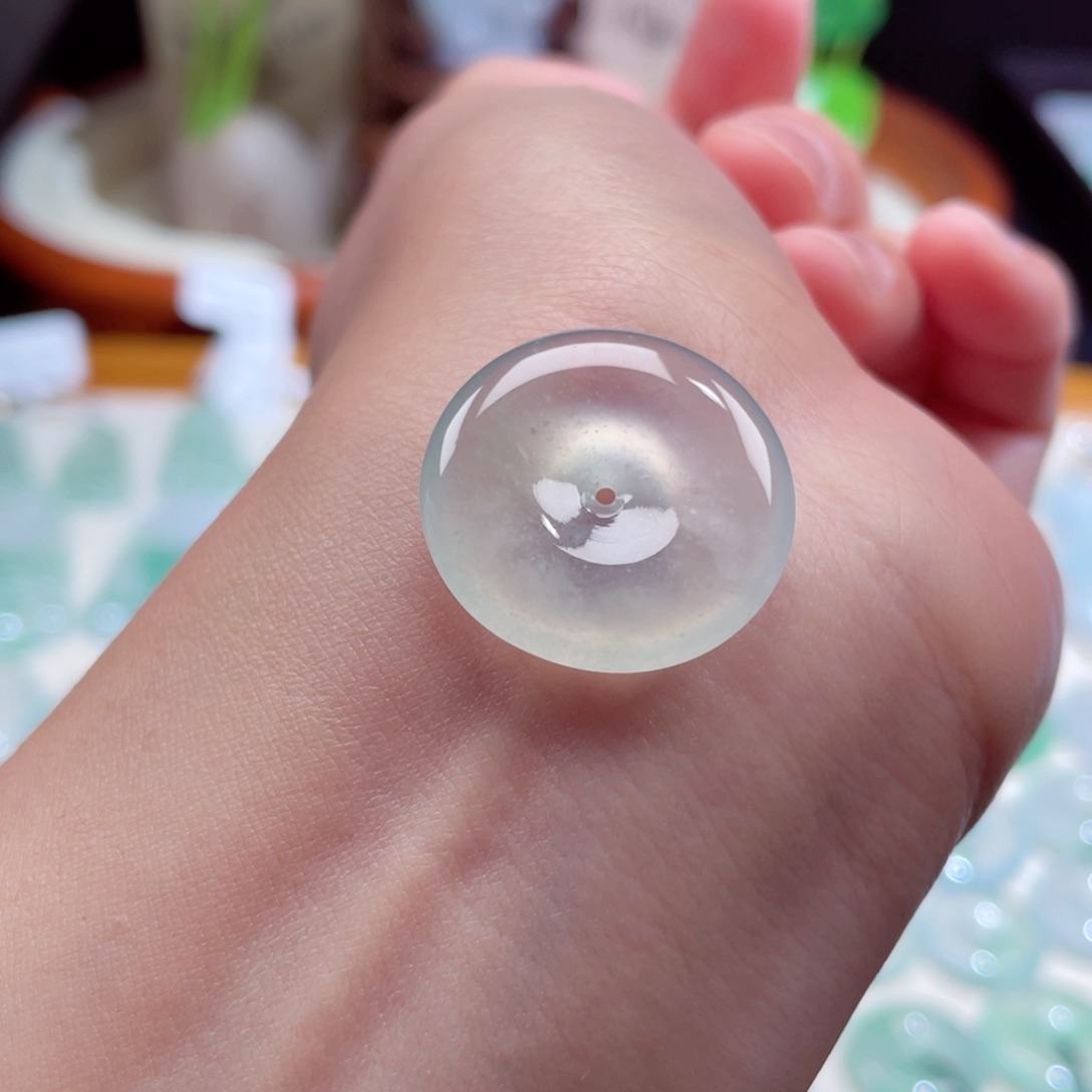 翡翠颈饰未镶嵌扣子