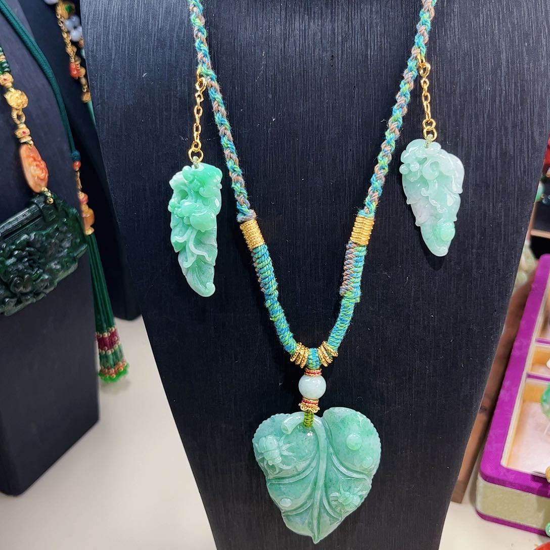 【闪购商品】翡翠吊坠(赠链)未镶嵌金枝玉叶