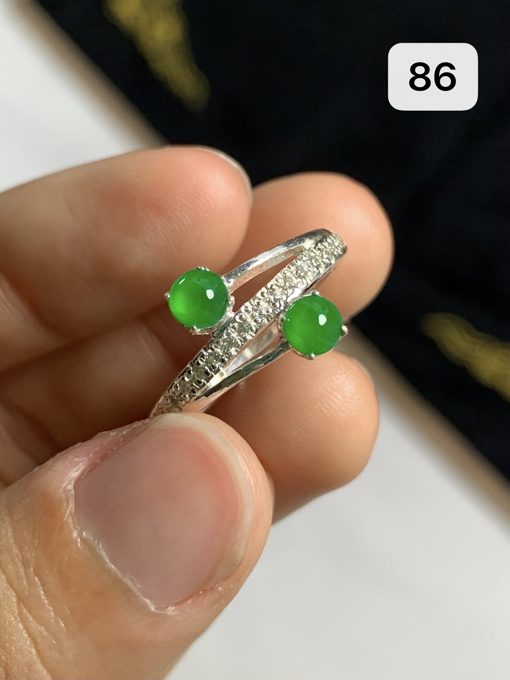 缅甸天然翡翠A货铜托镶嵌