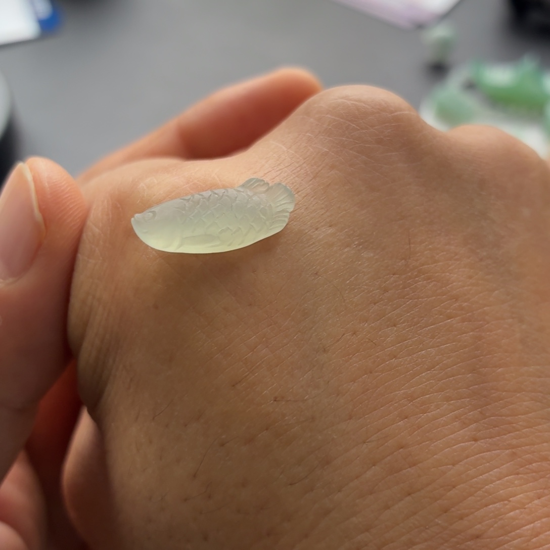 定制翡翠未镶嵌鱼