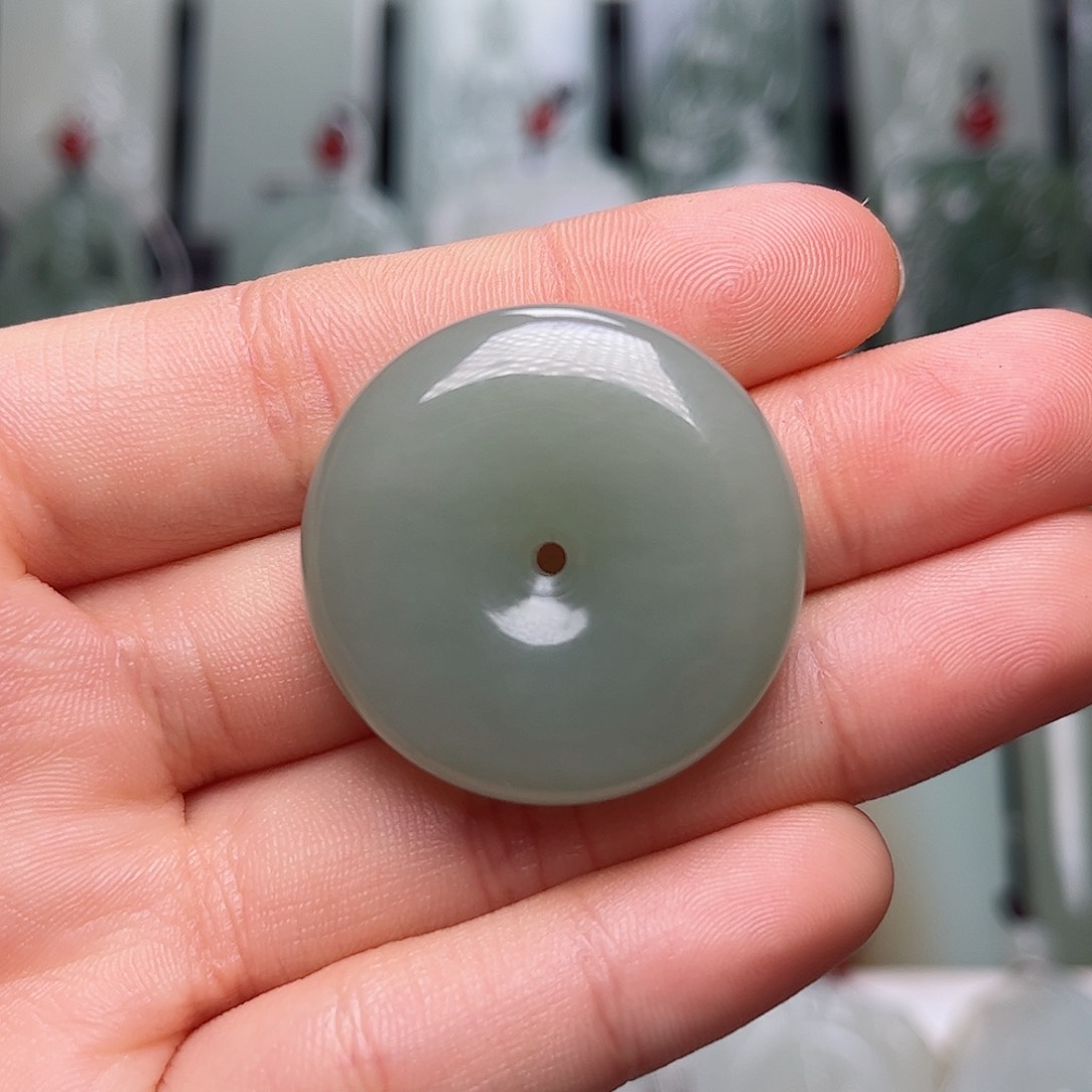 和田玉挂件未镶嵌给***呗