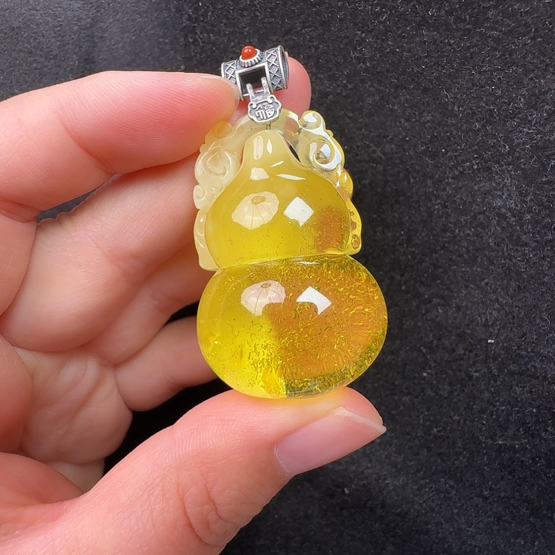 蜜蜡未镶嵌珠宝奇石