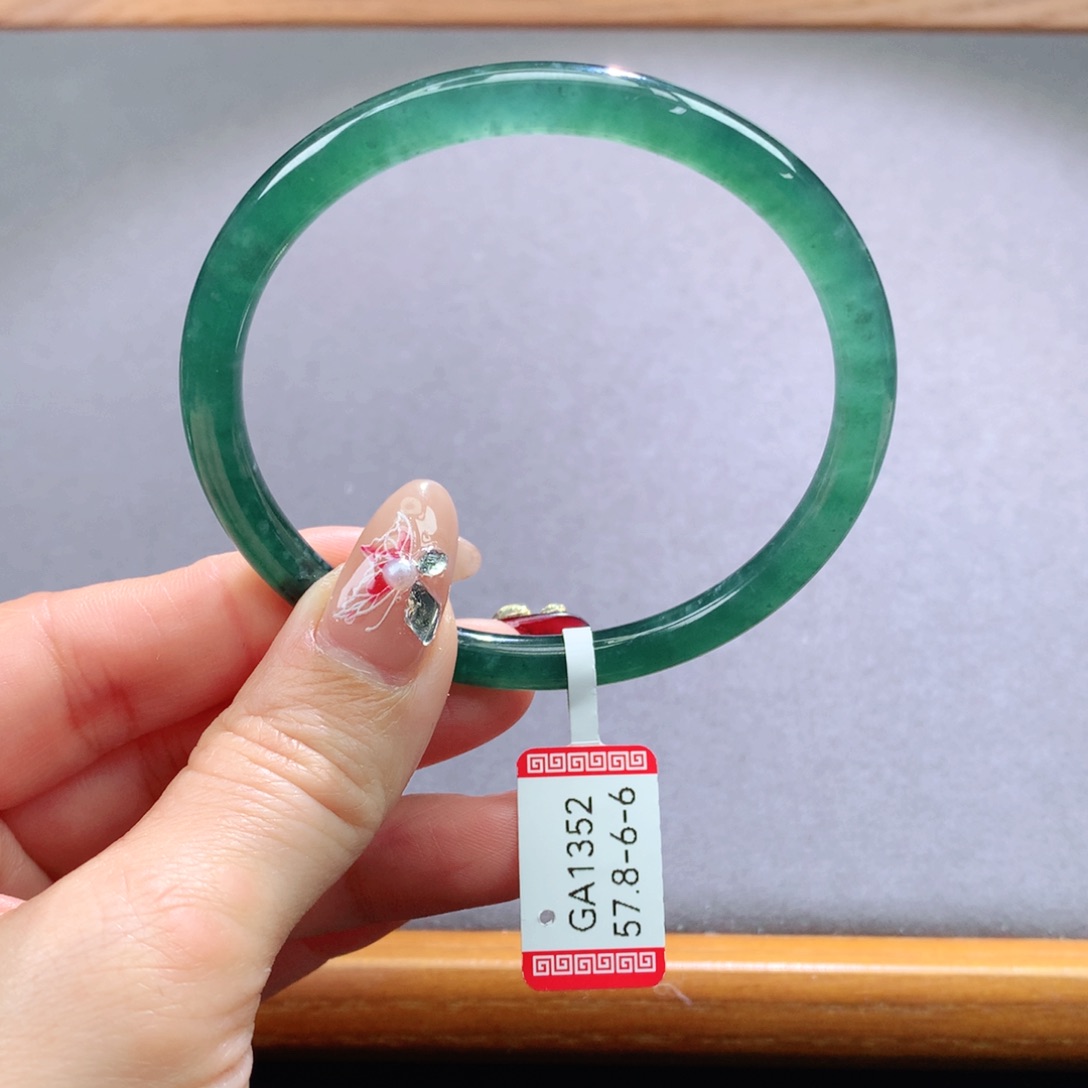 翡翠手镯未镶嵌天然翡翠手镯