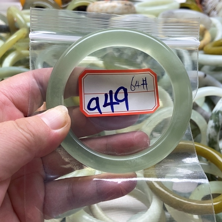 未镶嵌蛇纹石玉手镯卡****迪