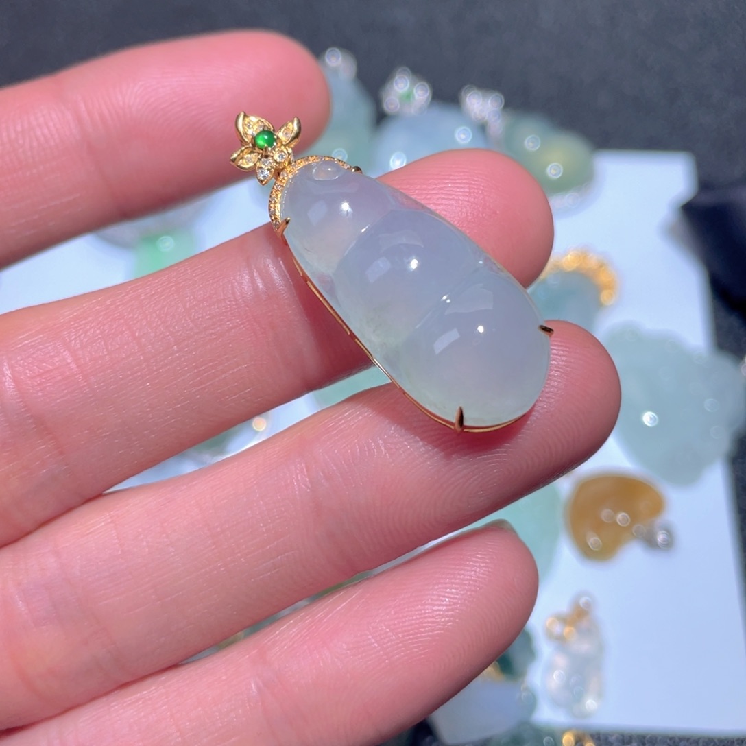 翡翠颈饰18K金镶嵌翡翠