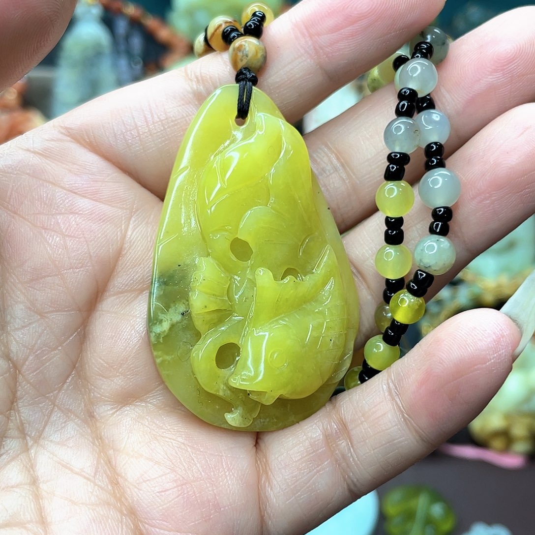 蛇纹石玉颈饰未镶嵌