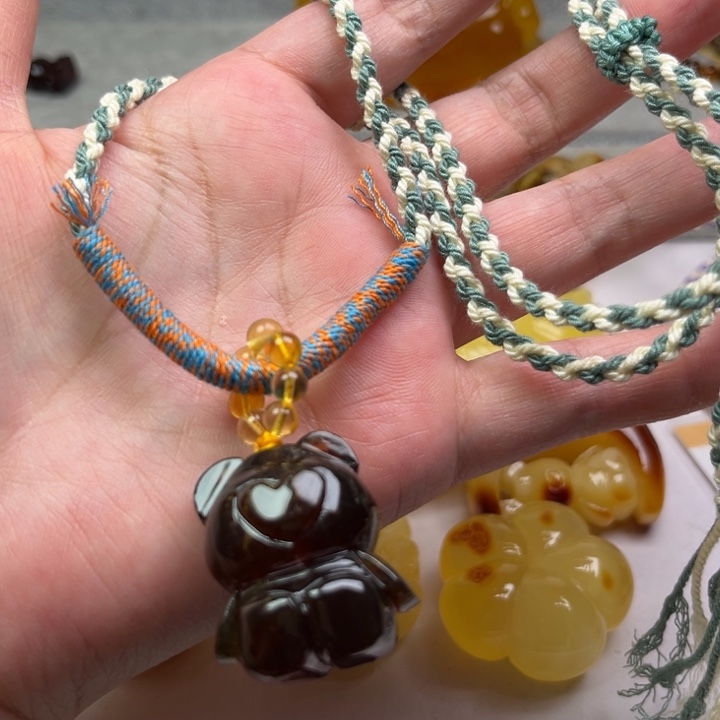 琥珀颈饰未镶嵌琥珀蜜蜡