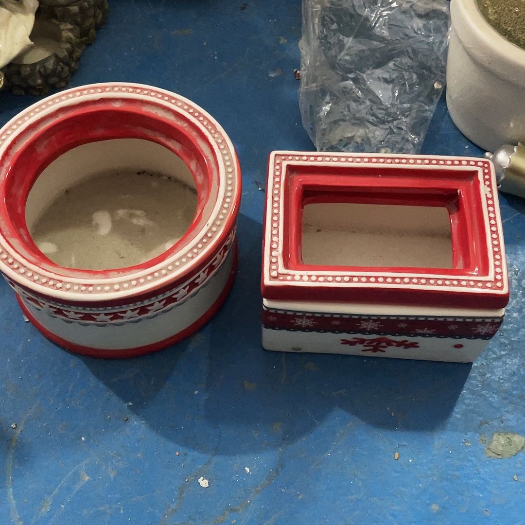 摆件  磕碰。