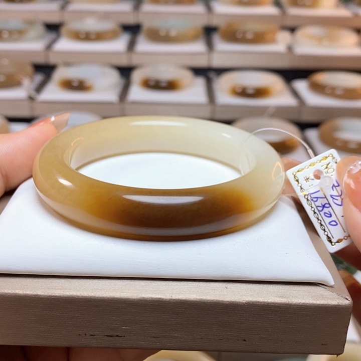 和田玉手镯56圈口未镶嵌