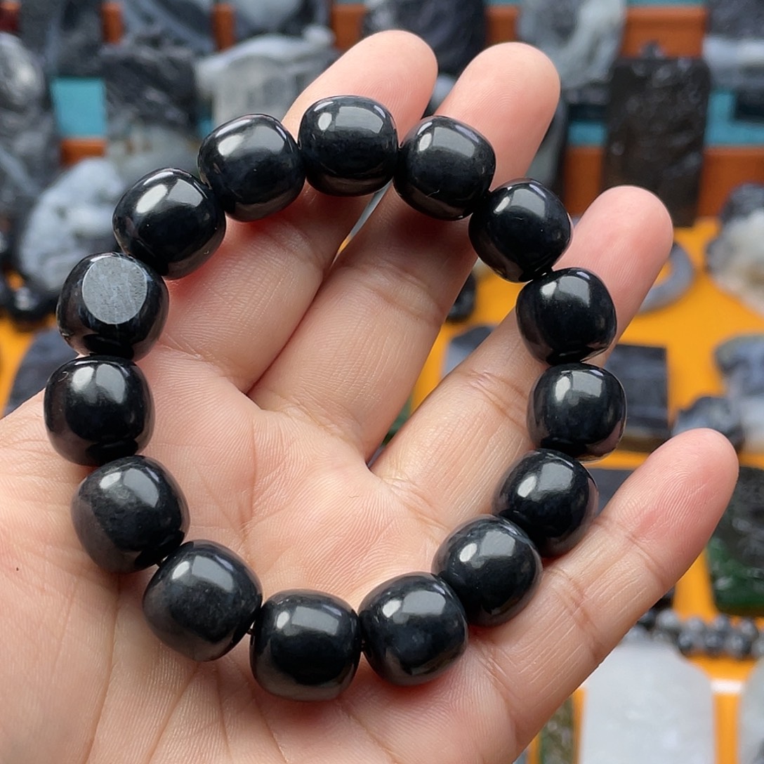 ネ***又和田玉未镶嵌手串