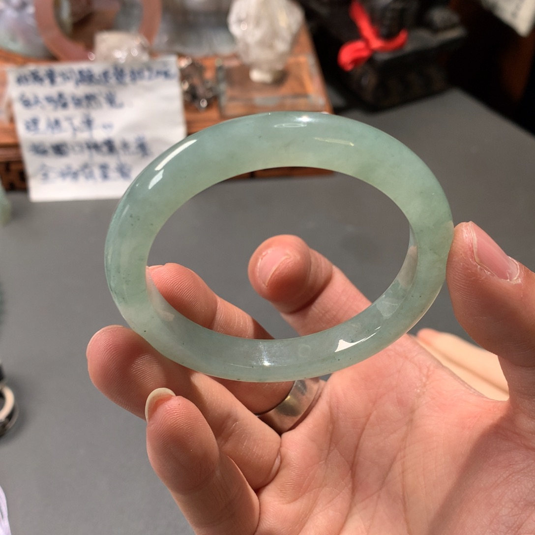 翡翠手镯未镶嵌52圈口