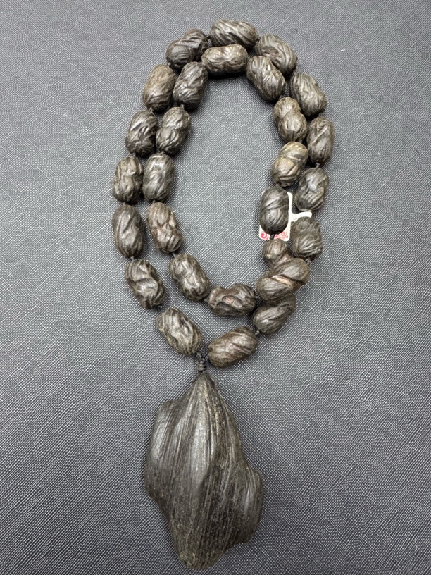 122沉木随形吊坠