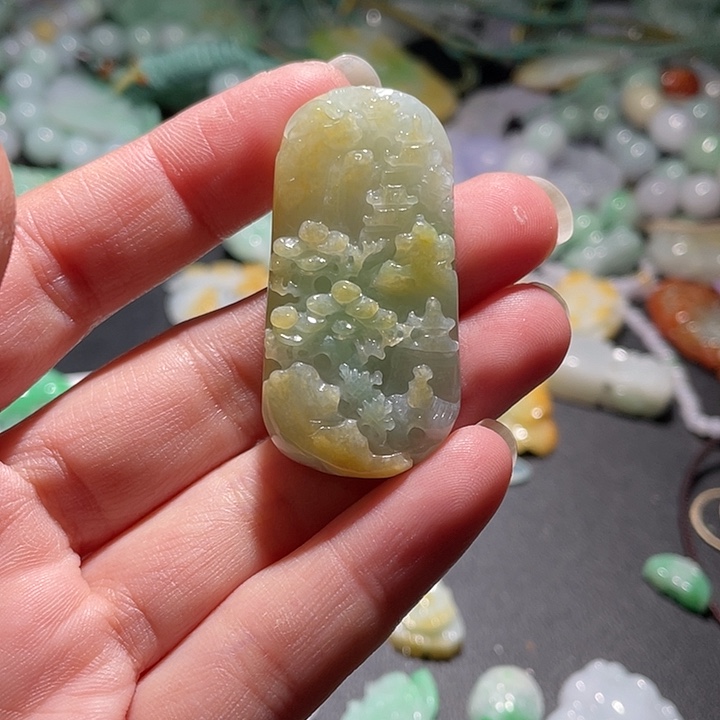 颈饰未镶嵌翡翠，天