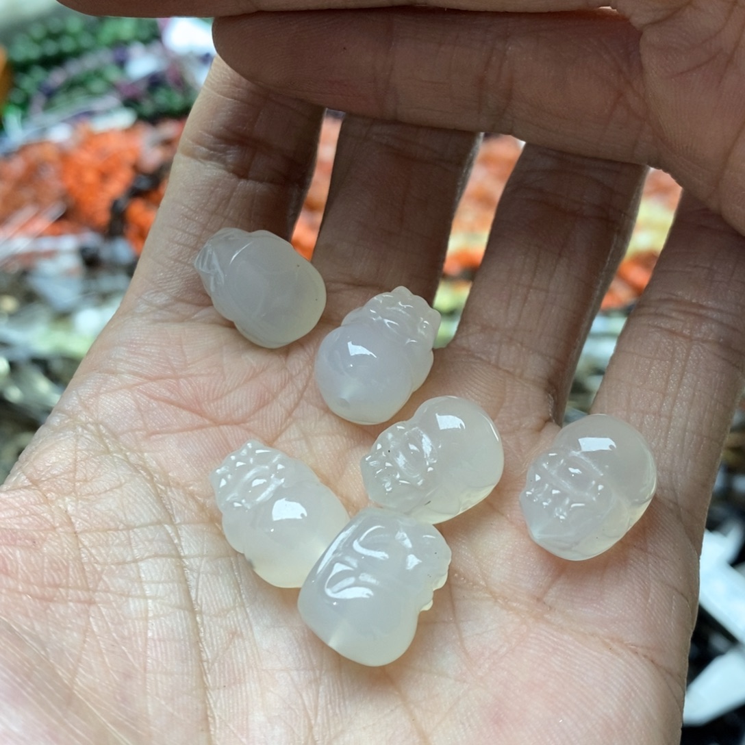 玛瑙/玉髓未镶嵌珠宝半成品一个天然11×14白玛瑙貔貅