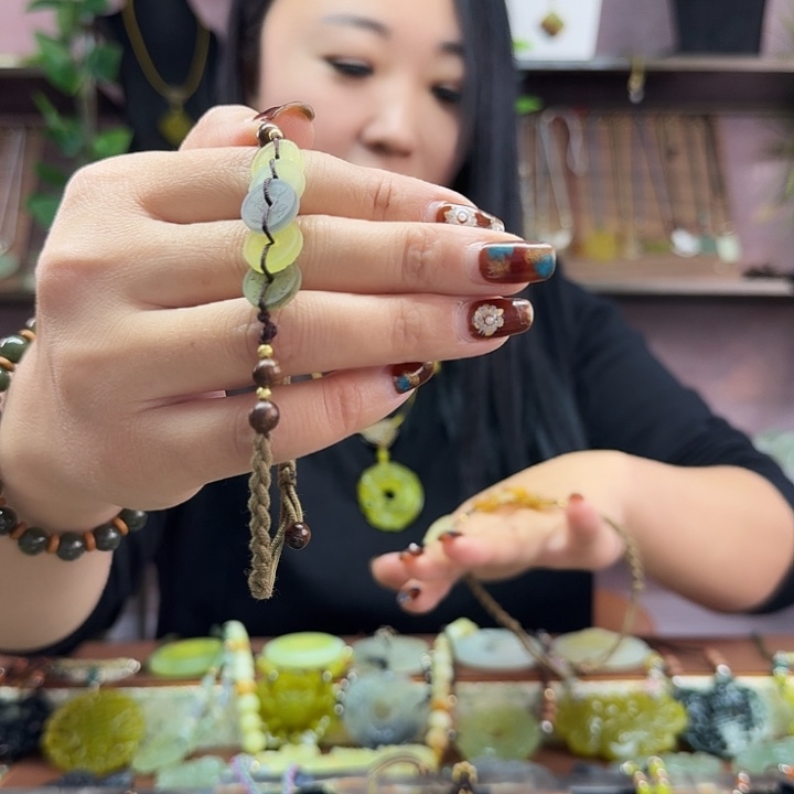 岫玉未镶嵌吊坠(赠链)