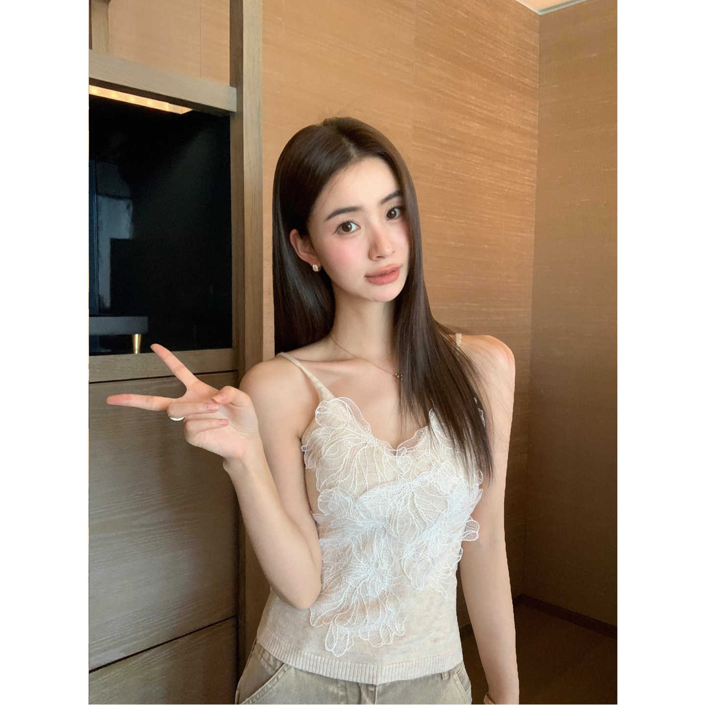 不冷BULENG  蕾丝花朵拼接针织吊带