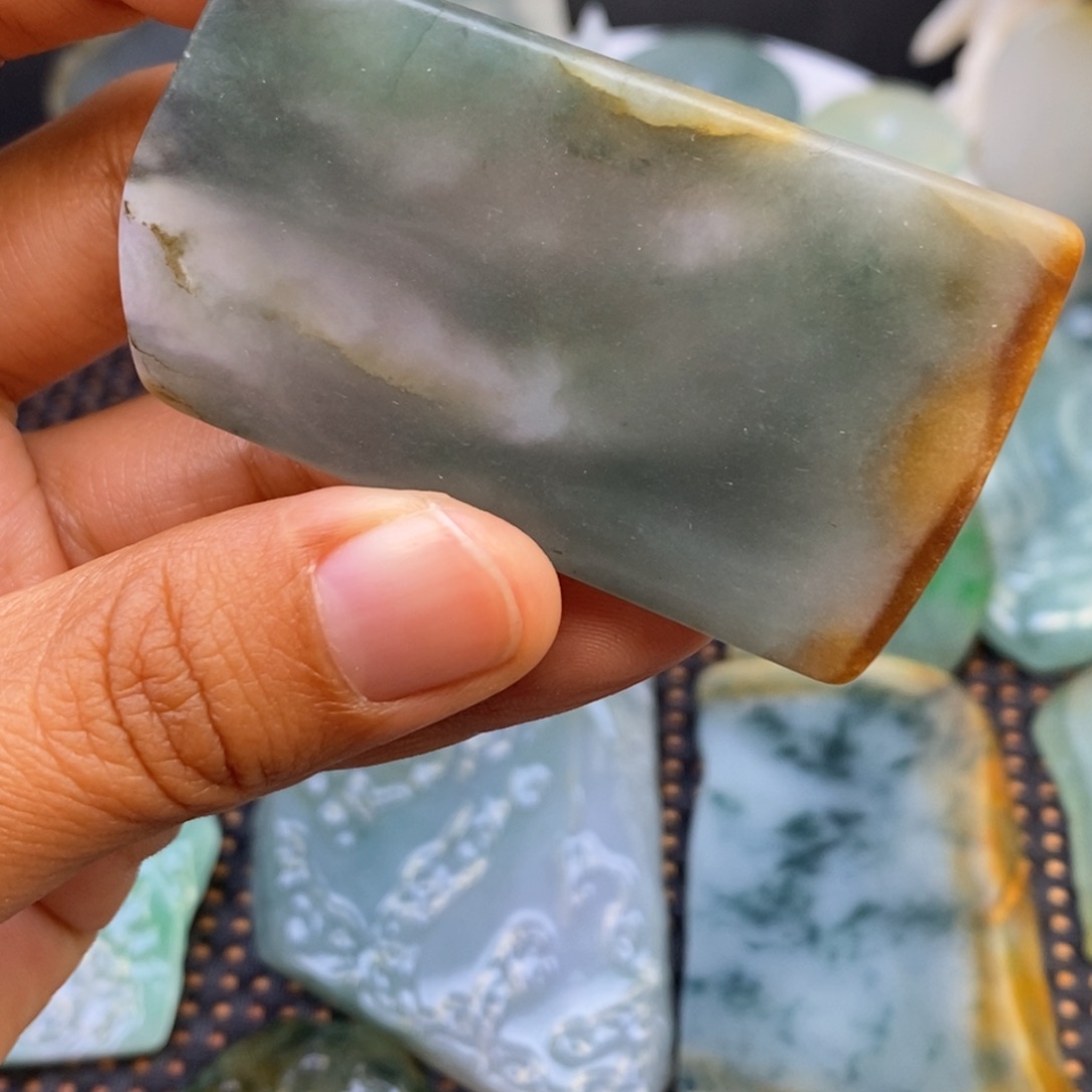 翡翠颈饰未镶嵌翡翠