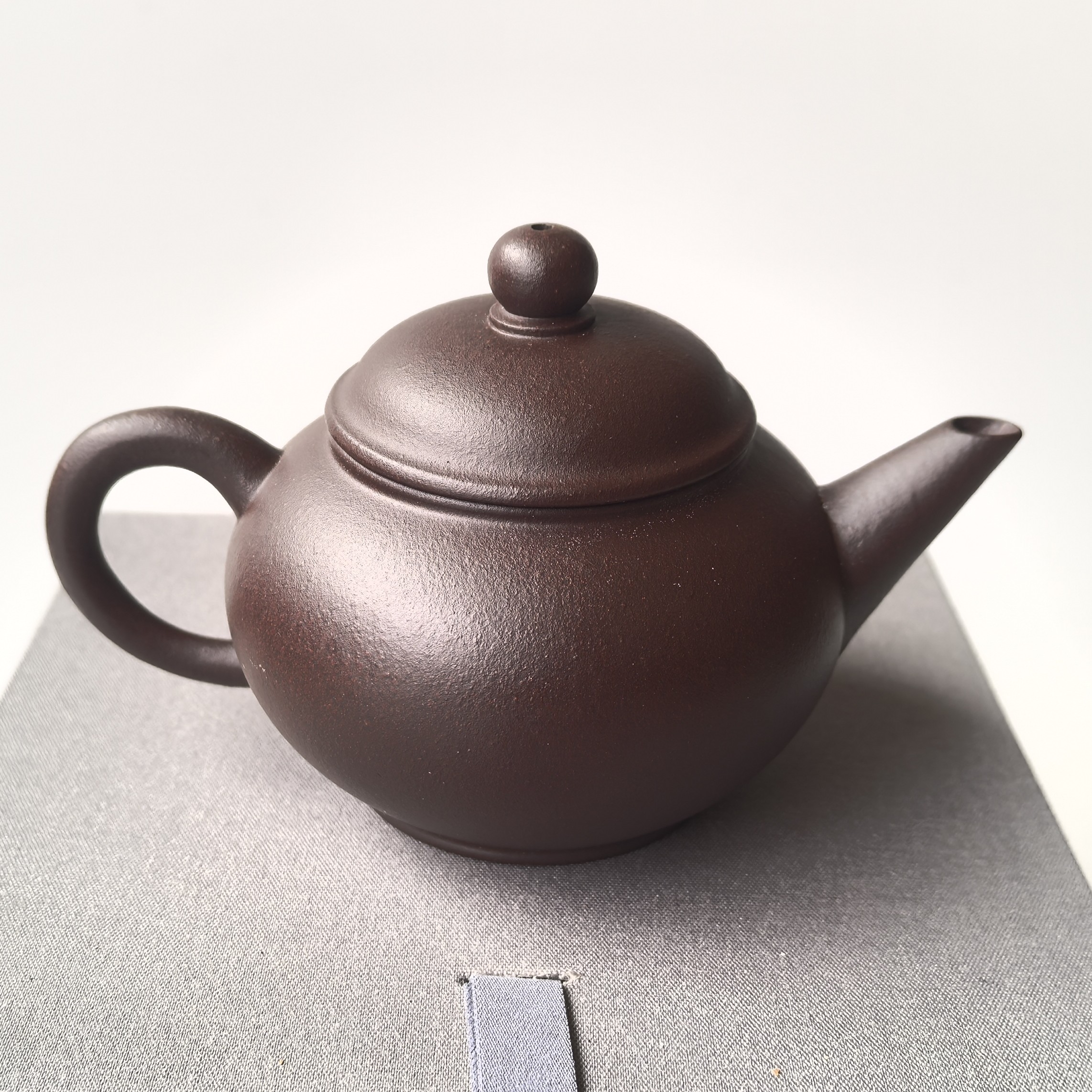 老紫泥水平壶，135cc，精工半手，薄胎小品壶，原矿好料，油性十足
