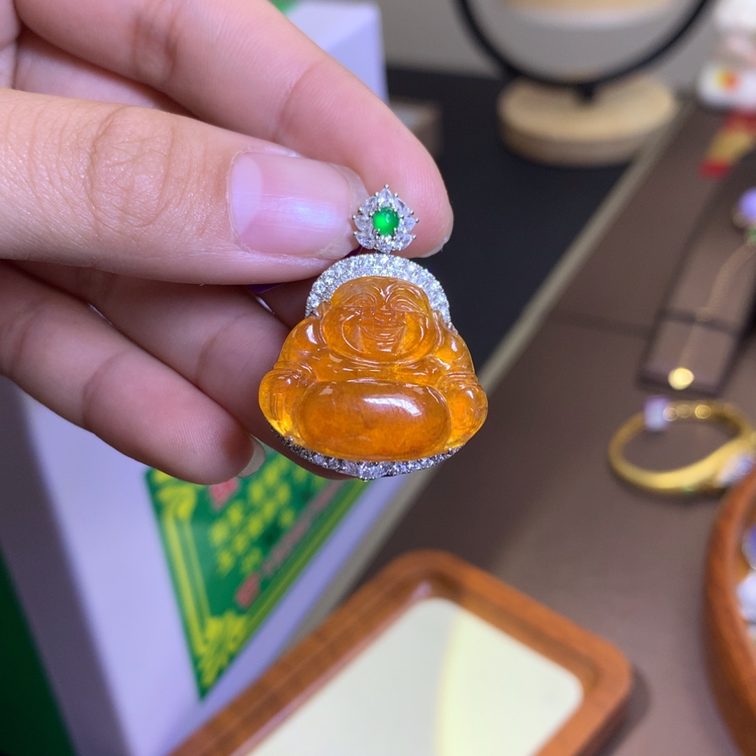 翡翠颈饰18K金镶嵌翡翠