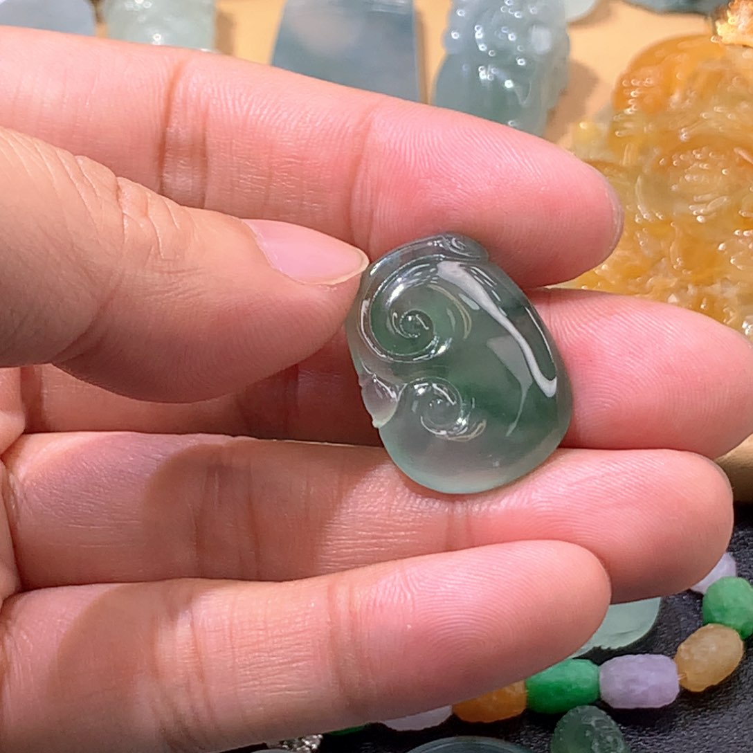 颈饰未镶嵌翡翠挂件