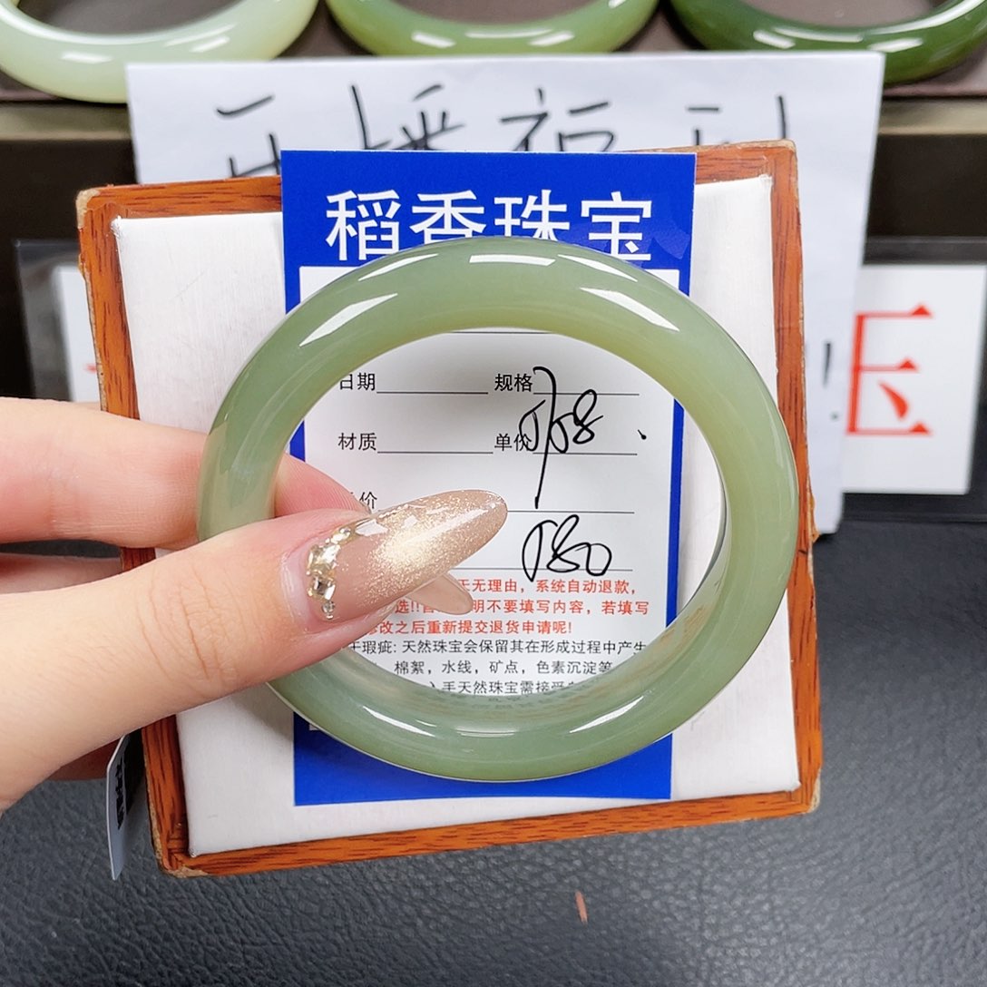 和田玉手镯未镶嵌