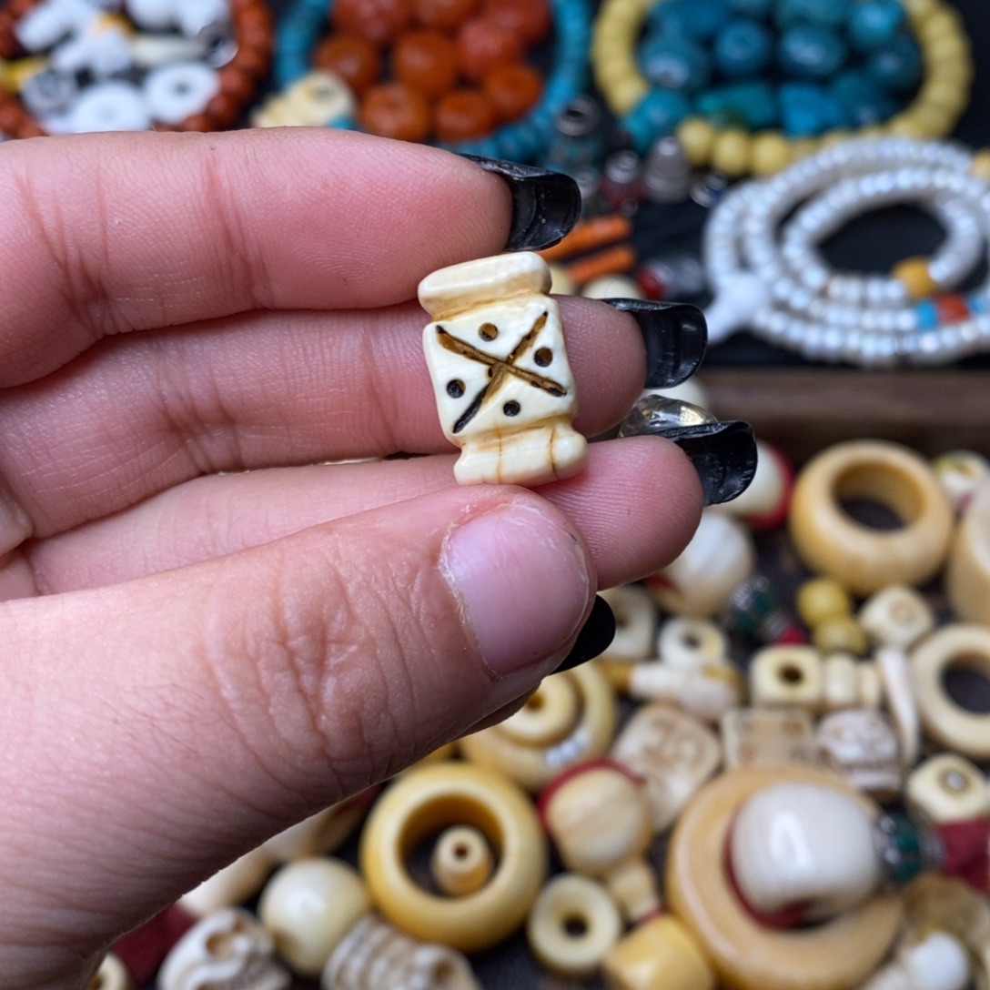 F***g铜藏传文玩高白背云