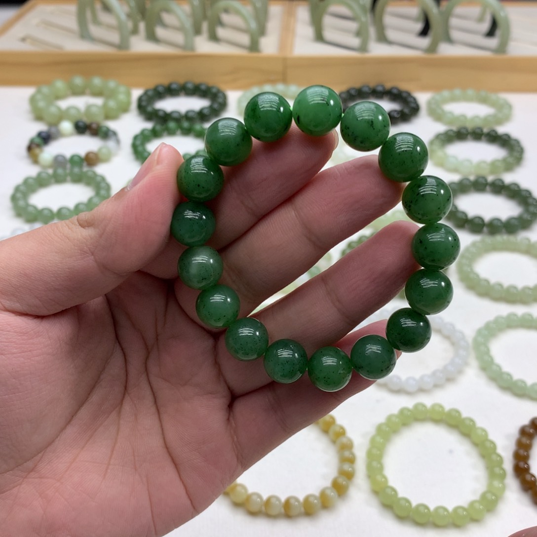 和田玉手串（猕猴桃碧玉12）未镶嵌