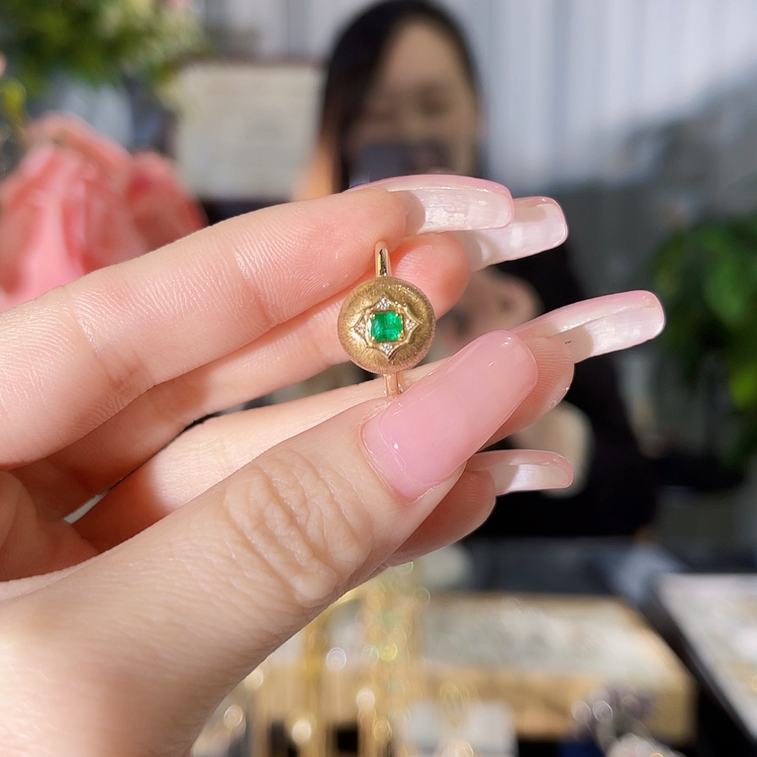 娇***呀祖母绿18K金镶嵌戒指