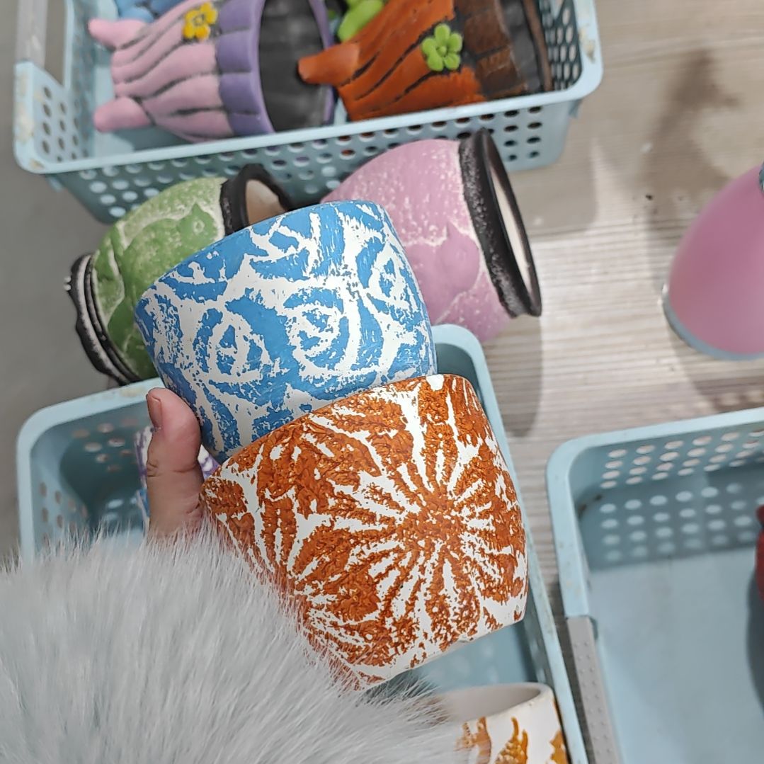 红陶吸水透气的白陶花盆