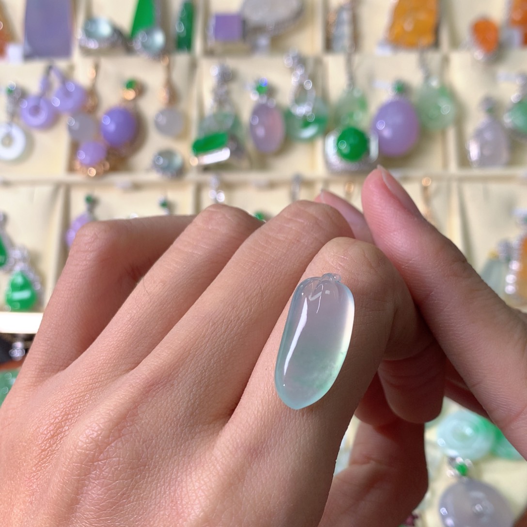 翡翠颈饰未镶嵌裸石