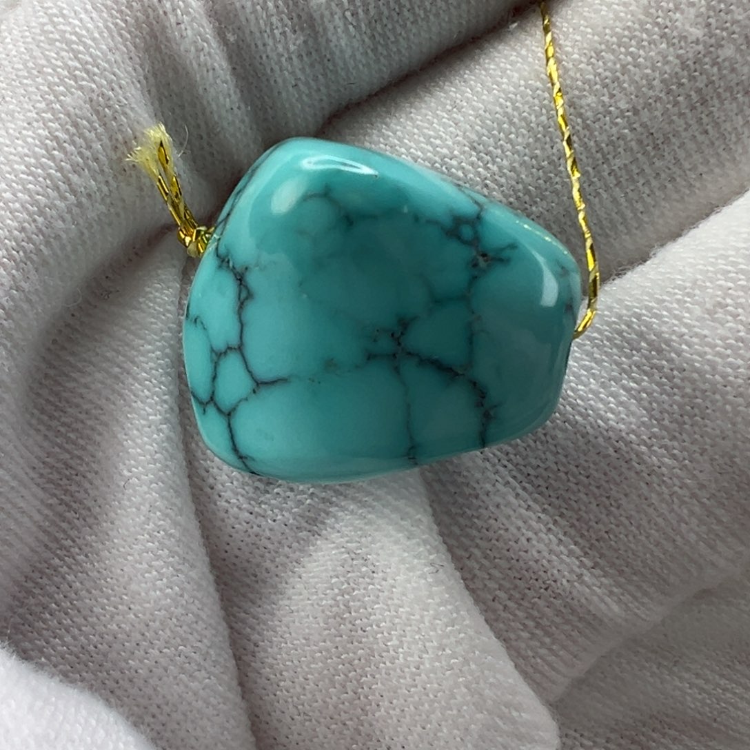 绿松石随形未镶嵌