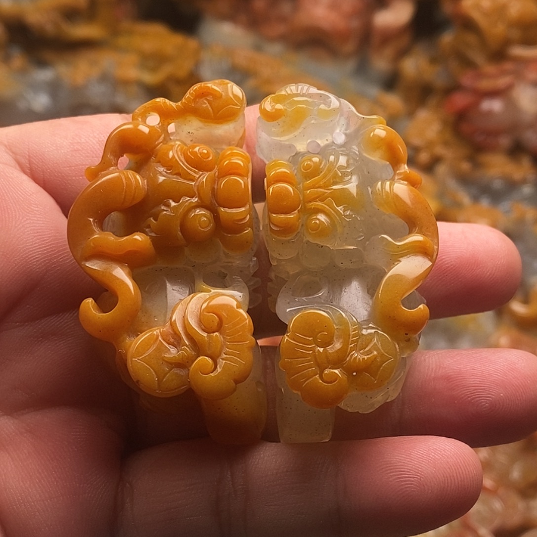 未镶嵌石英质玉（黄龙玉）颈饰