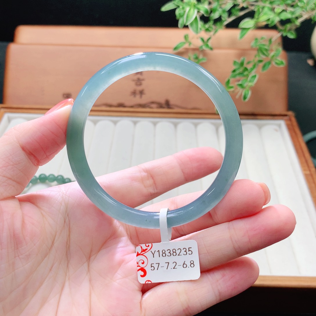 未镶嵌手镯（圆镯）翡翠