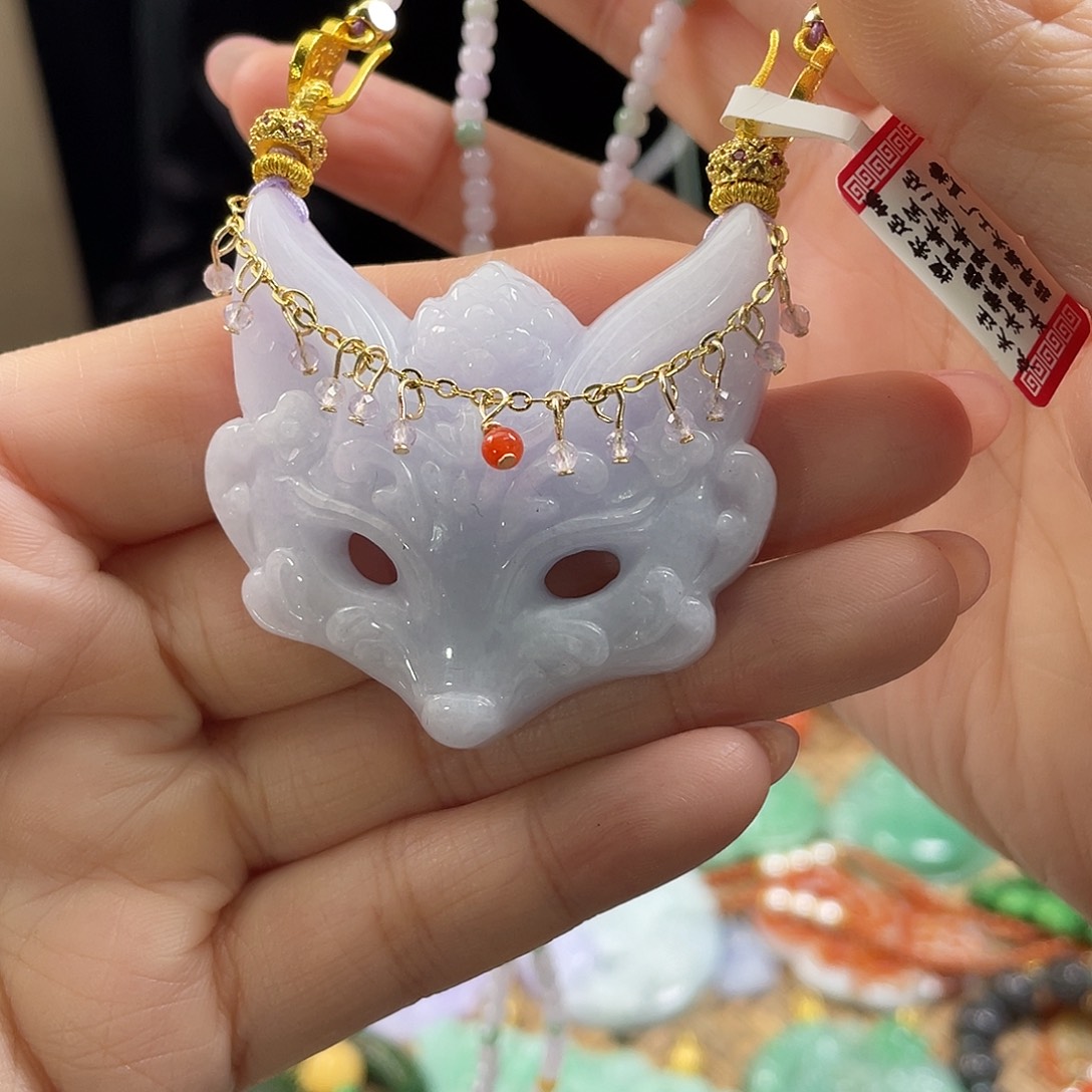 翡翠未镶嵌颈饰待编织