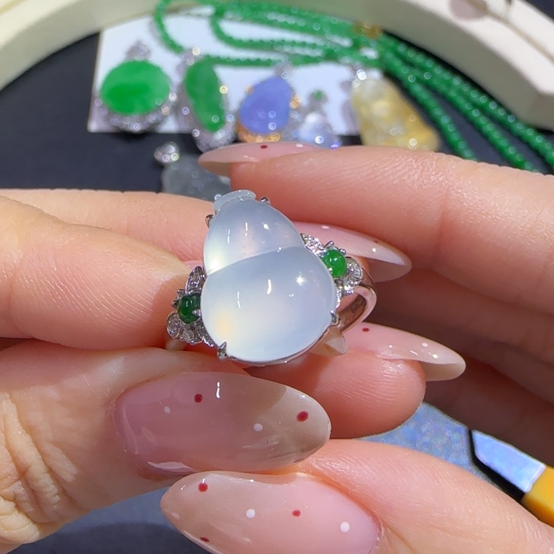 翡翠18K金镶嵌颈饰精品