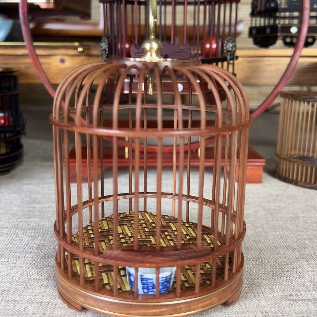 我***定红檀木圆笼一个，微瑕疵，无售后，送不包边垫，瓷碗