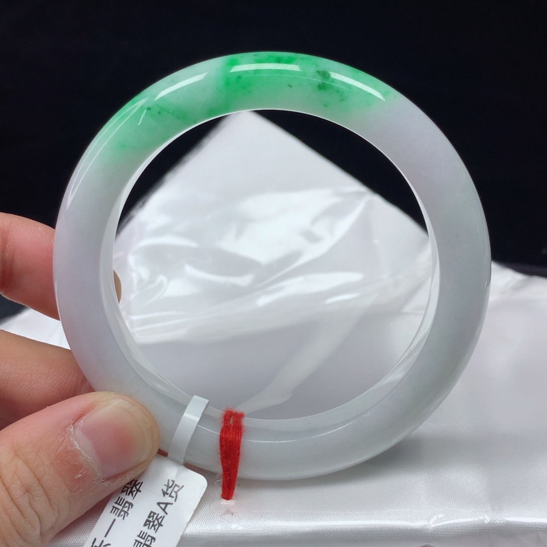 翡翠手镯（圆镯）未镶嵌58.5