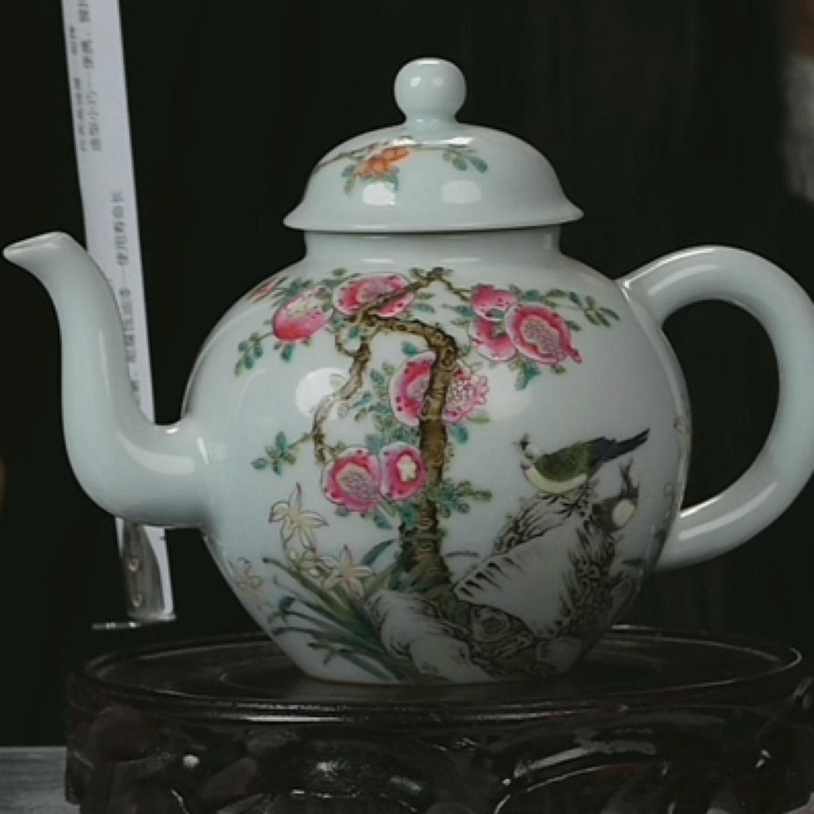 M粉彩花鸟纹执壶