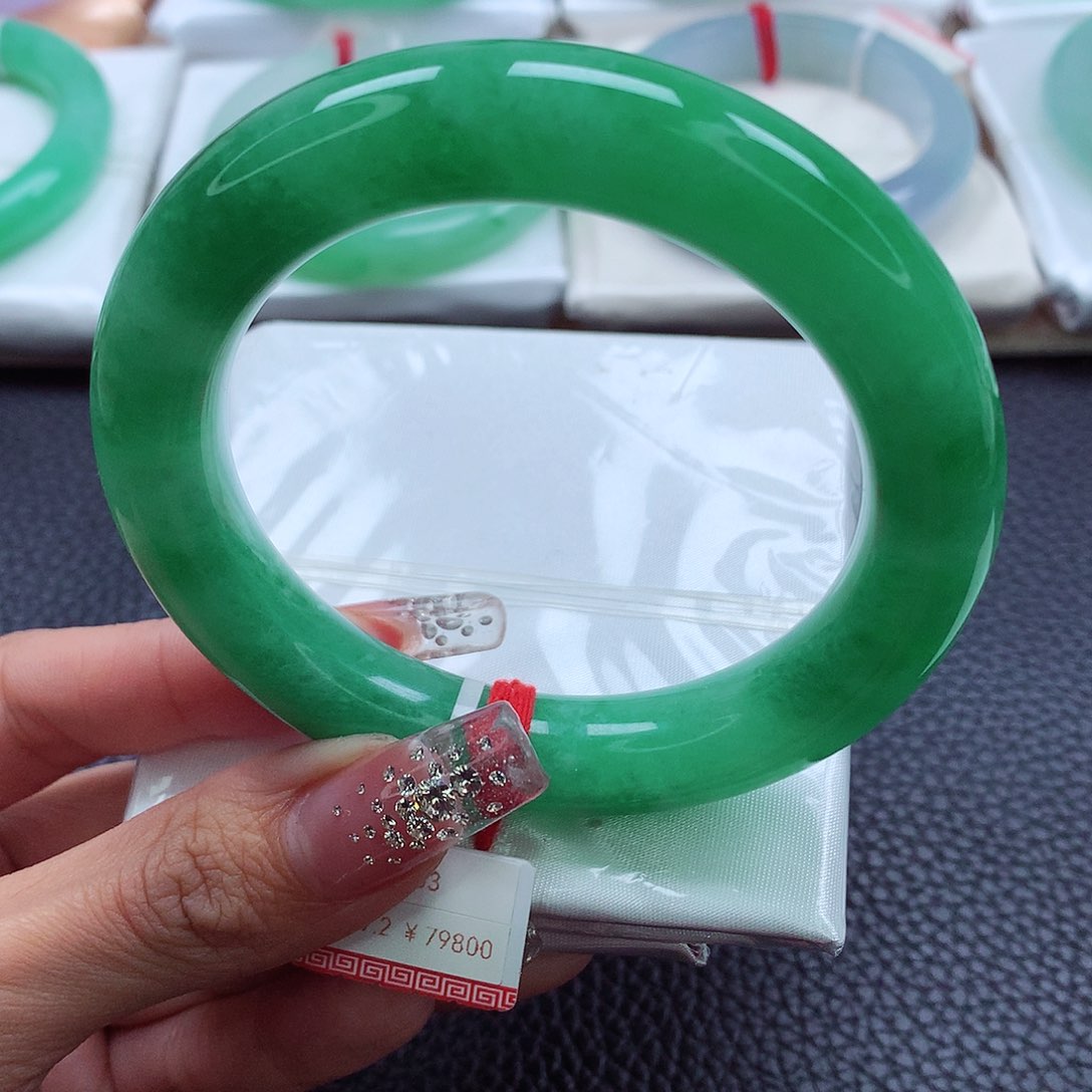 翡翠手镯未镶嵌56.57.58浓阳辣绿大胖圆 超显色 显贵